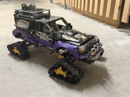 Lego Technic Offroader mit Raupenfahrwerk aufgebaut