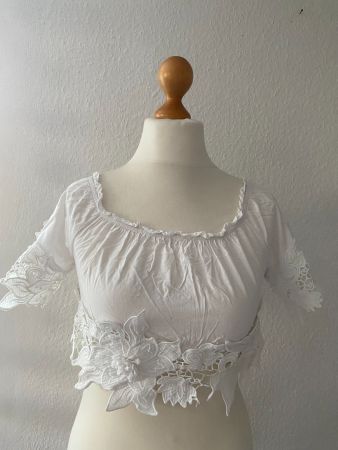 verspielte kurze Bluse mit Spitze, Gr. S/M (36/38)
