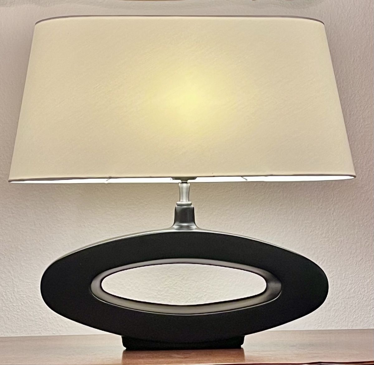 Lampade: Lampe design ovale noire – Usato da Lausanne venduto da Vibewave
