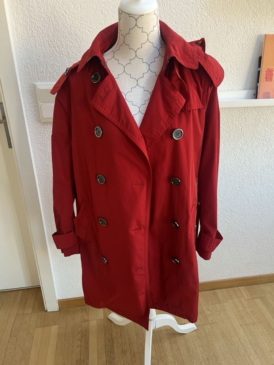 Burberry Cappotti: Roter Burberry Trenchcoat  – Usato da Ostermundigen venduto da Steff18