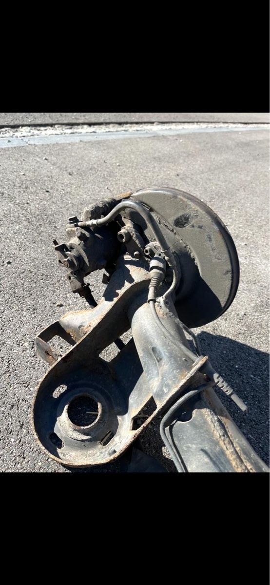 Volkswagen Tutti pezzi di ricambio auto: VW Golf4, Jg 1998, 1.6 liter, Hinterachse – Usato da Mörschwil venduto da ers_k5cc 1