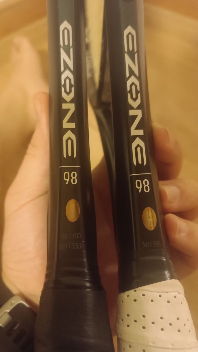Yonex Racchette: 2x Yonex Ezone 98 Aqua Night 2024 – Usato da Fretereules venduto da Brunels 2