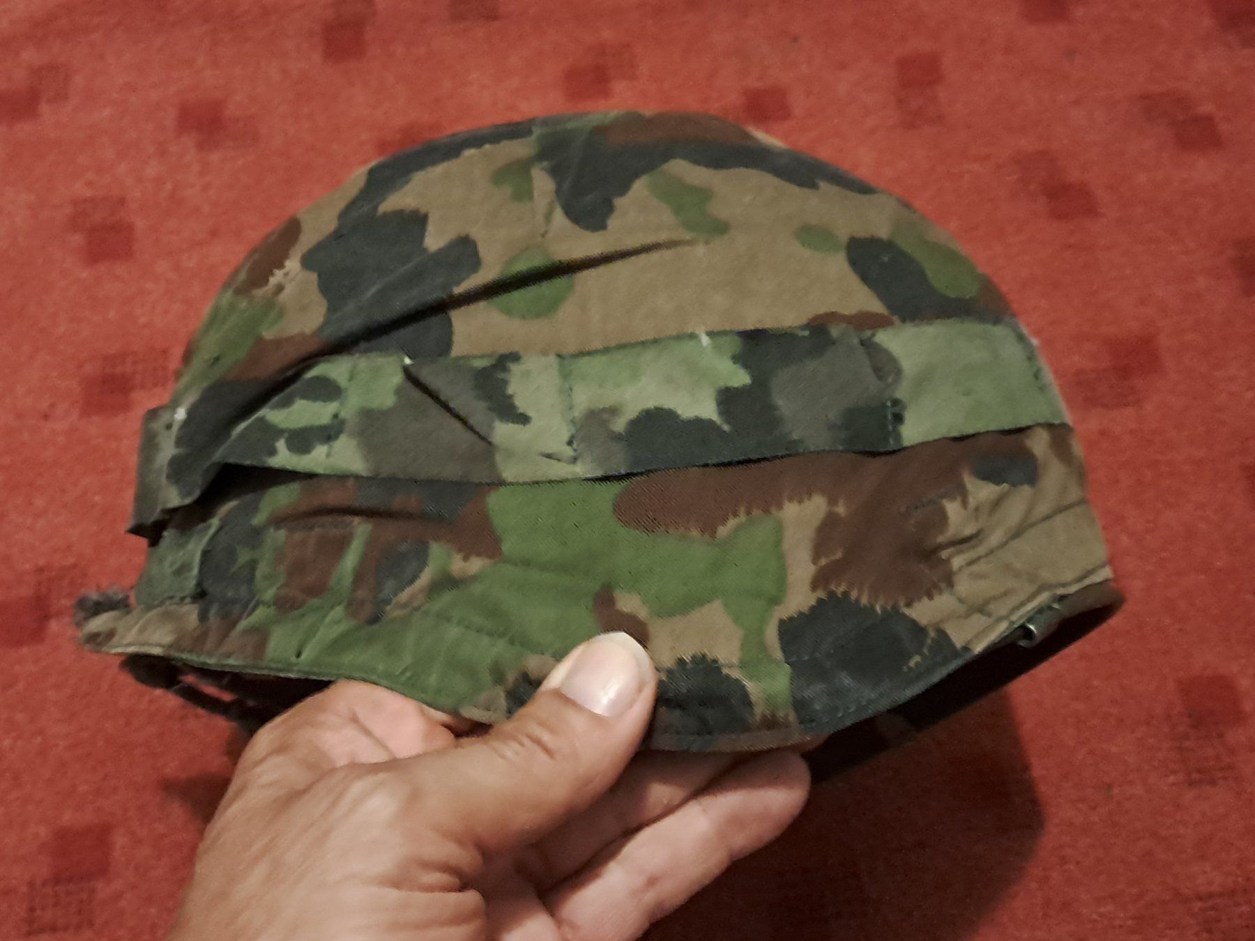 Armée suisse Uniformes: Stahlhelm mit Tarnüberzug 90 – D'occasion à St.Gallen par Infanteriewerk 2