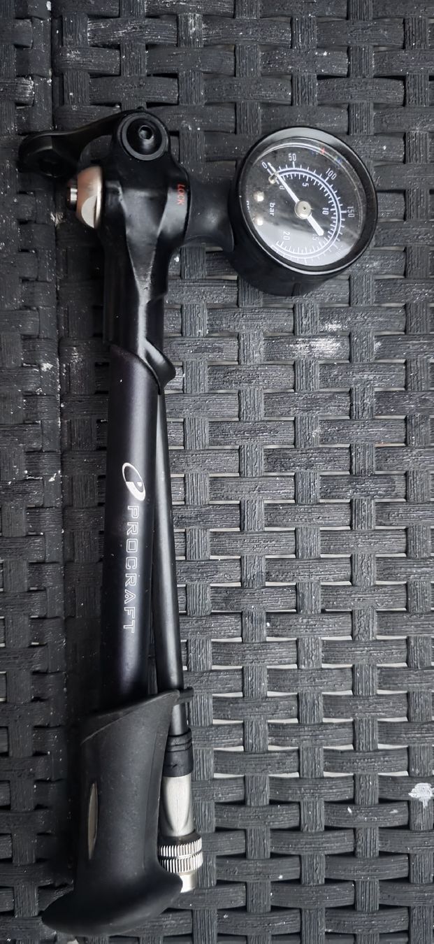 Pompe: PRO CRAFT Fahrradpumpe mit Manometer fast ungebraucht – Nuovo (secondo la descrizione) da Riniken venduto da Strikeone