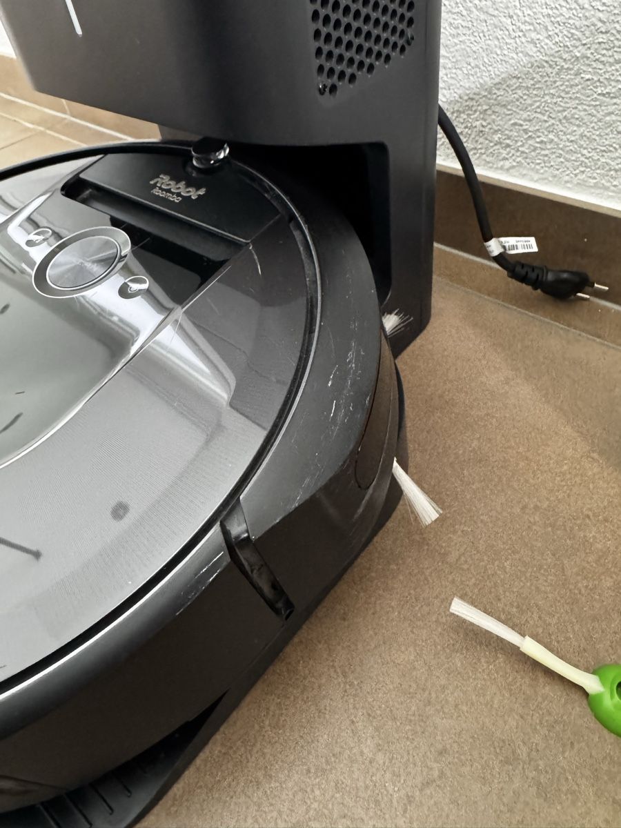 Irobot Aspirapolveri & Accessori: iRobit Roomba i7+ – Usato da Grabs venduto da mylinh.nguyen95 2
