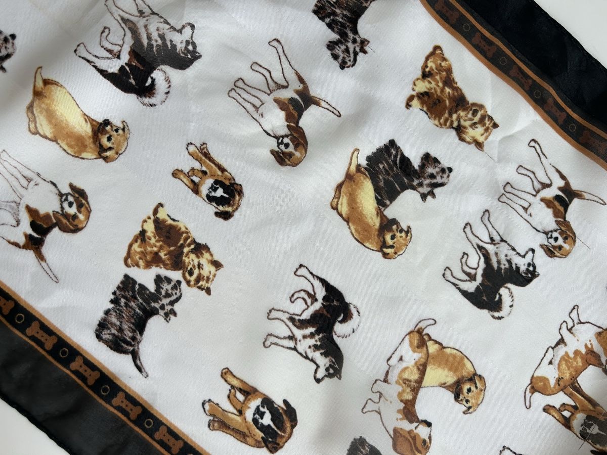 Foulards, Tücher & Schals: Scarf dog print white black border polyester – Gebraucht aus Saland von ele_vc96 1