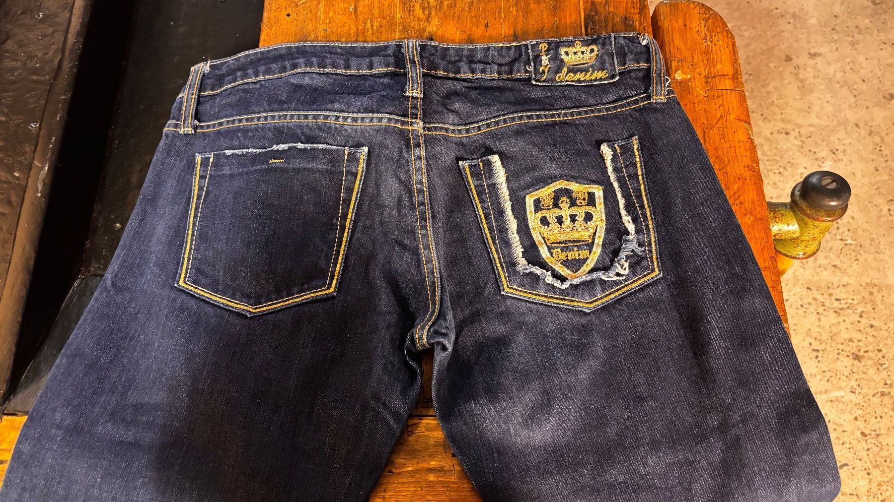 Jeans: Damen Jeans grösse 42 2er Pack. – D'occasion à Münchenstein par tsp01 1