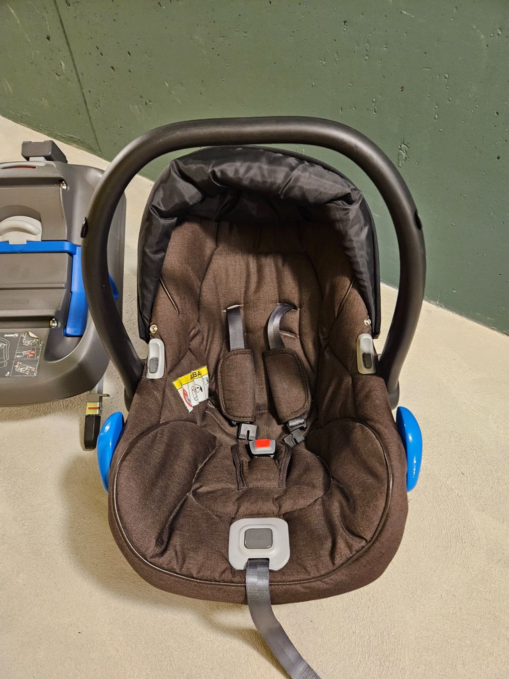 Seggiolini per auto: MyJunior Babyschale mit Isofix Base – Usato da Zürich venduto da Jo.Be. 1