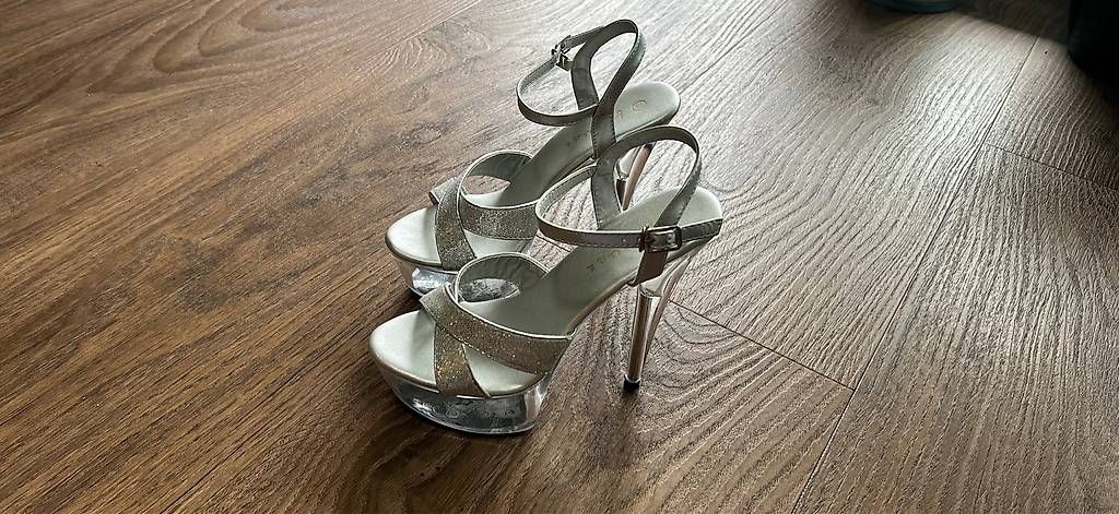 Damenschuhe: High Heels grösse 37 – Gebraucht aus Aarau Rohr von jen_lw9f