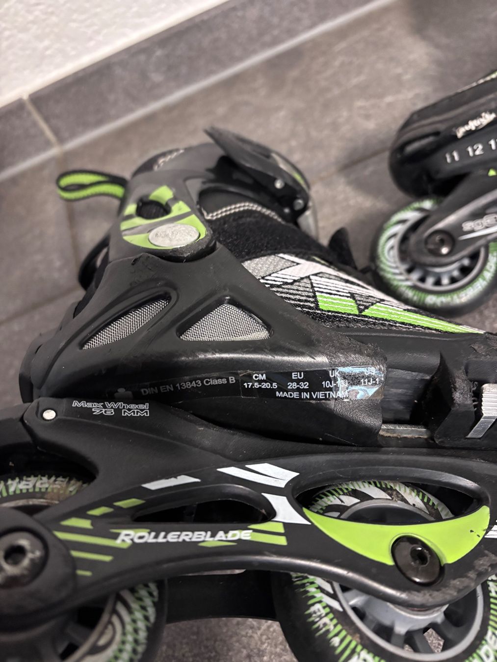 Pattini in linea & Pattini a rotelle: Rollerblades Grösse 28-32 – Usato da Hasle LU venduto da Monikazu 2