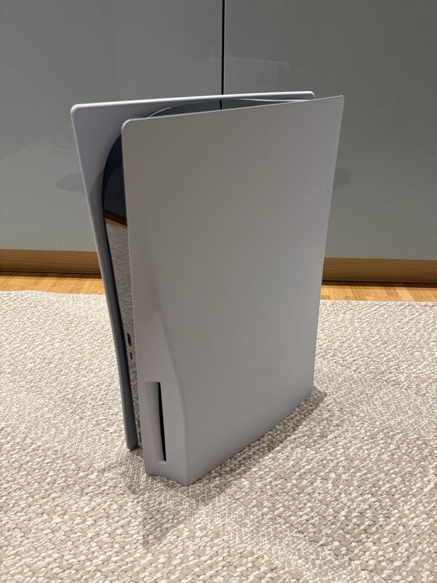 Sony Konsolen: Sony PlayStation 5 Console Disc Version with 2 Controllers – Gebraucht aus Pully von kev_jv2t 2