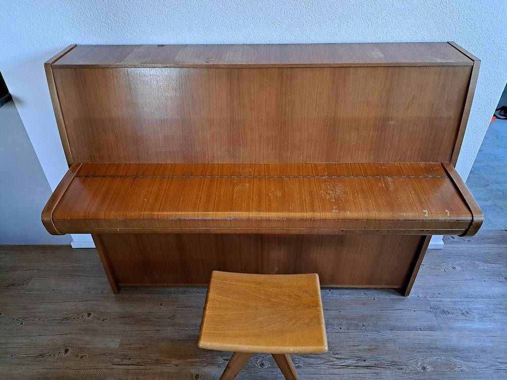 Instruments de musique: Klavier zu verschenken  – D'occasion à Berg TG par mai_52v2 2