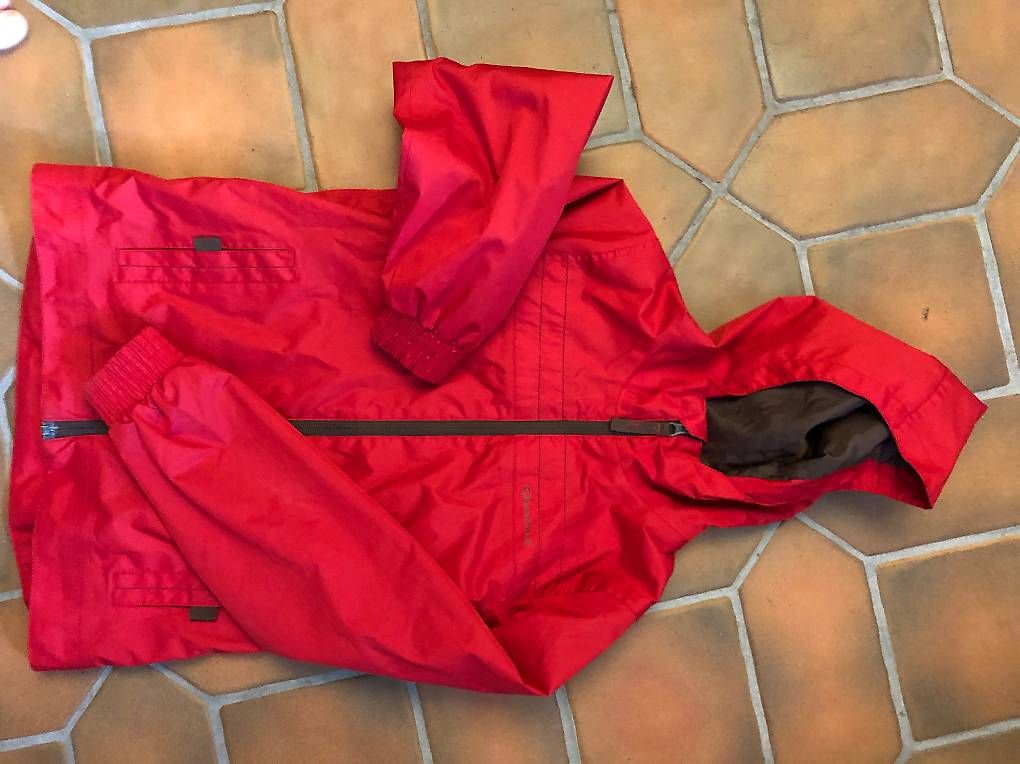 Decathlon Jacken: Veste type Kway - Quechua t.140 – Gebraucht aus Sierre von babibouchette01