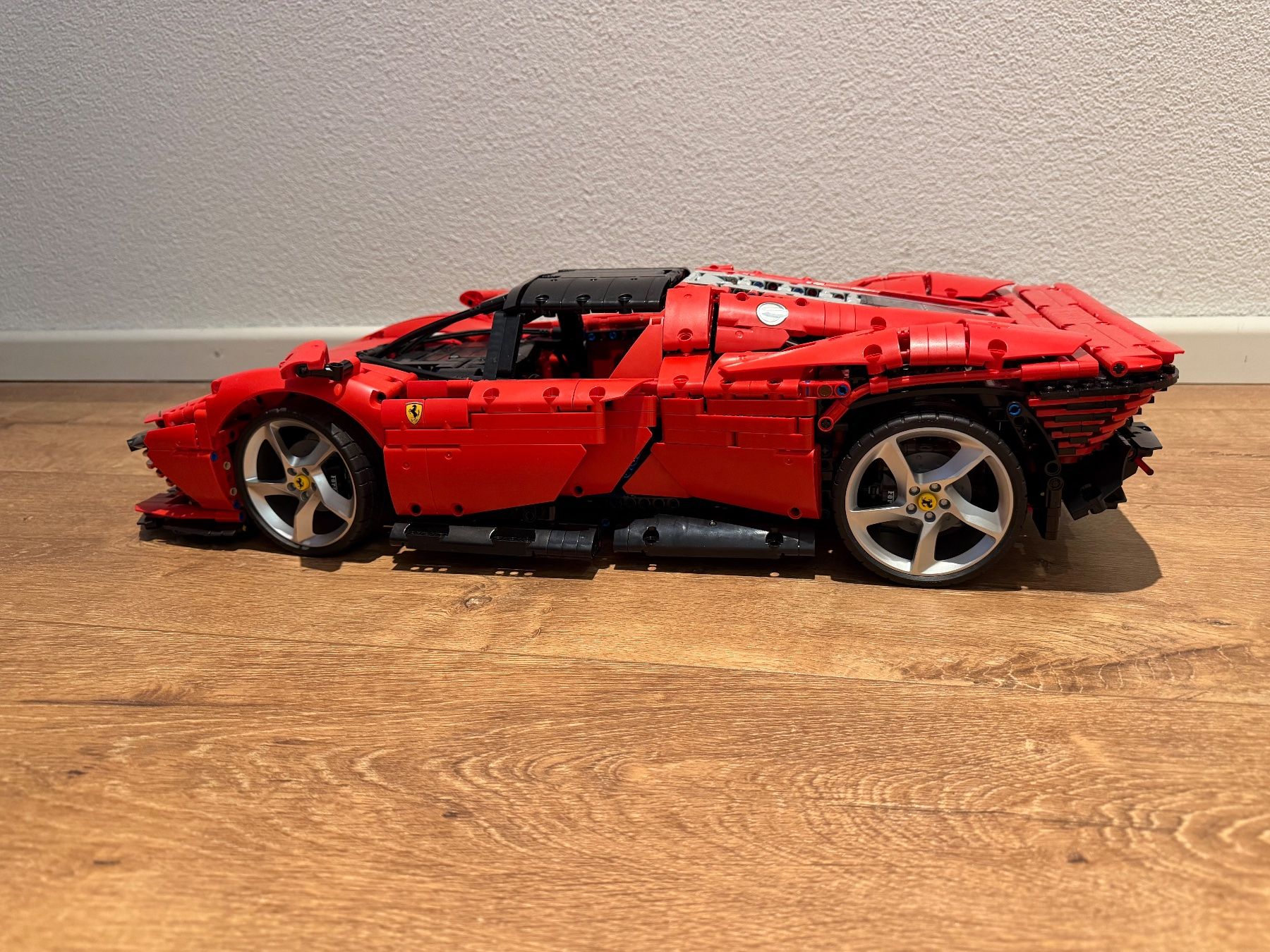 Lego Kit di costruzioni: Lego Technic Ferrari Daytona SP3 – Nuovo (secondo la descrizione) da Hellbühl venduto da Remunchi 7