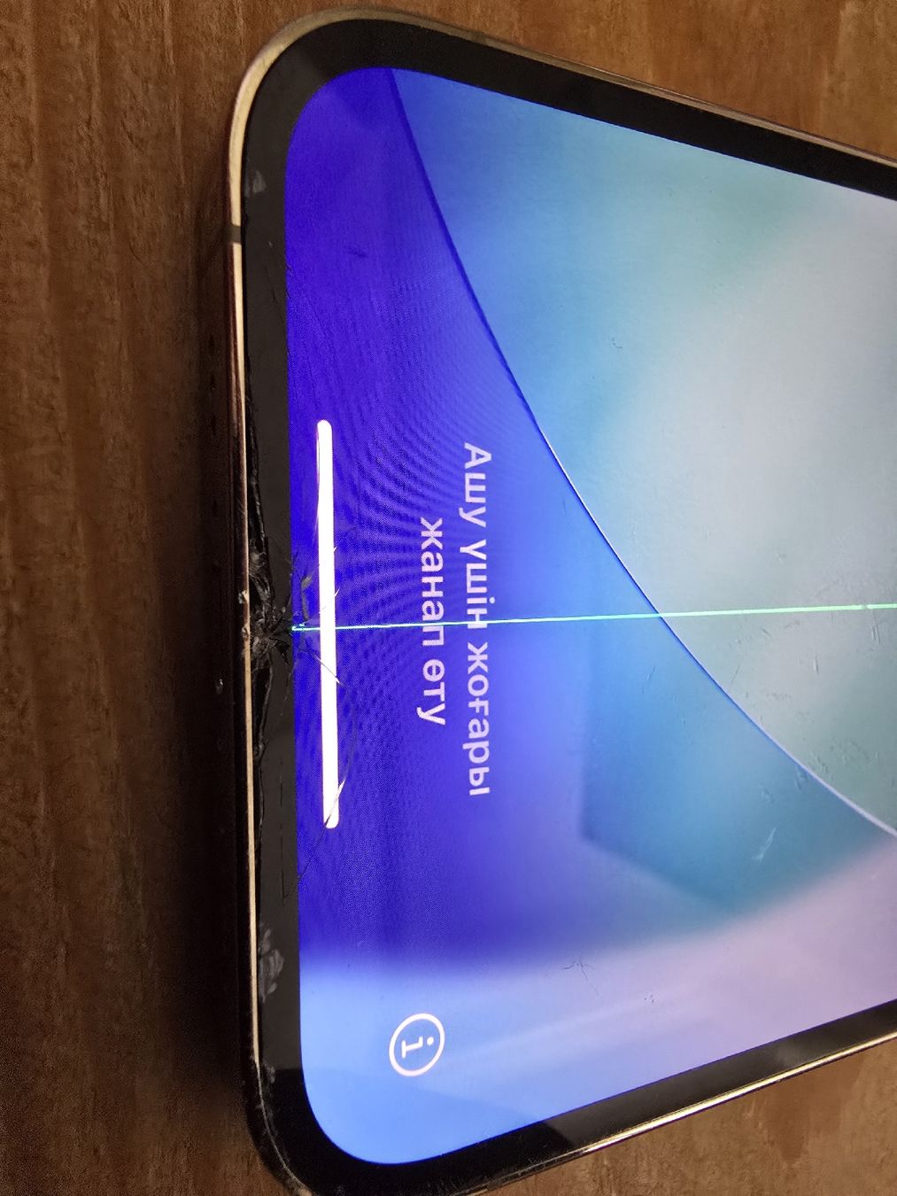 Apple Portables: iPhone 13 Pro Gold. Strich im Display – D'occasion à Uetikon am See par Skyrider1 1