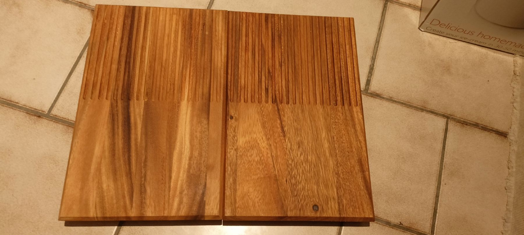 Pareti & Soffitti: Paire des Planches d'acacia pour présentation de table – Usato da GENEVE venduto da goldforall