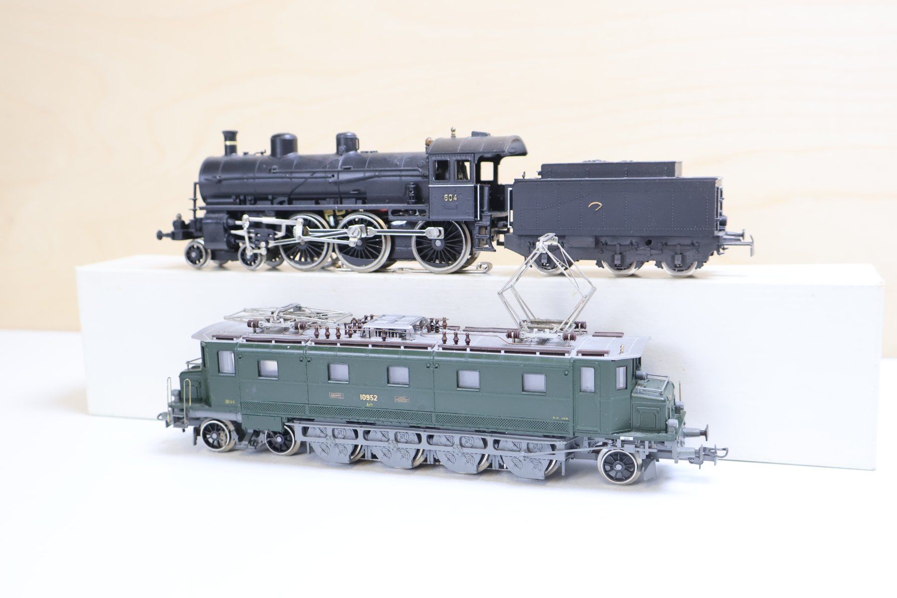 Liliput Modellini di ferrovie: Doppelpack 2 x Liliput SBB Dampflok / Ae 4/7 E-Lok H0 AC – Usato da Winterthur venduto da Monstera 6