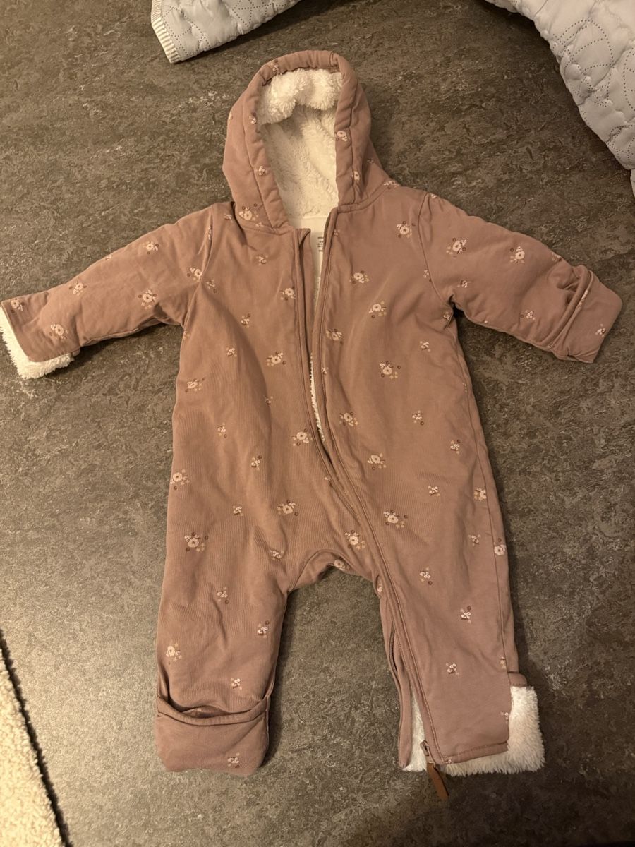 H&M Completi: Winter Overall mit Blumenmuster / Winteranzug • Grösse 62 – Usato da Oberhallau venduto da pbi.99