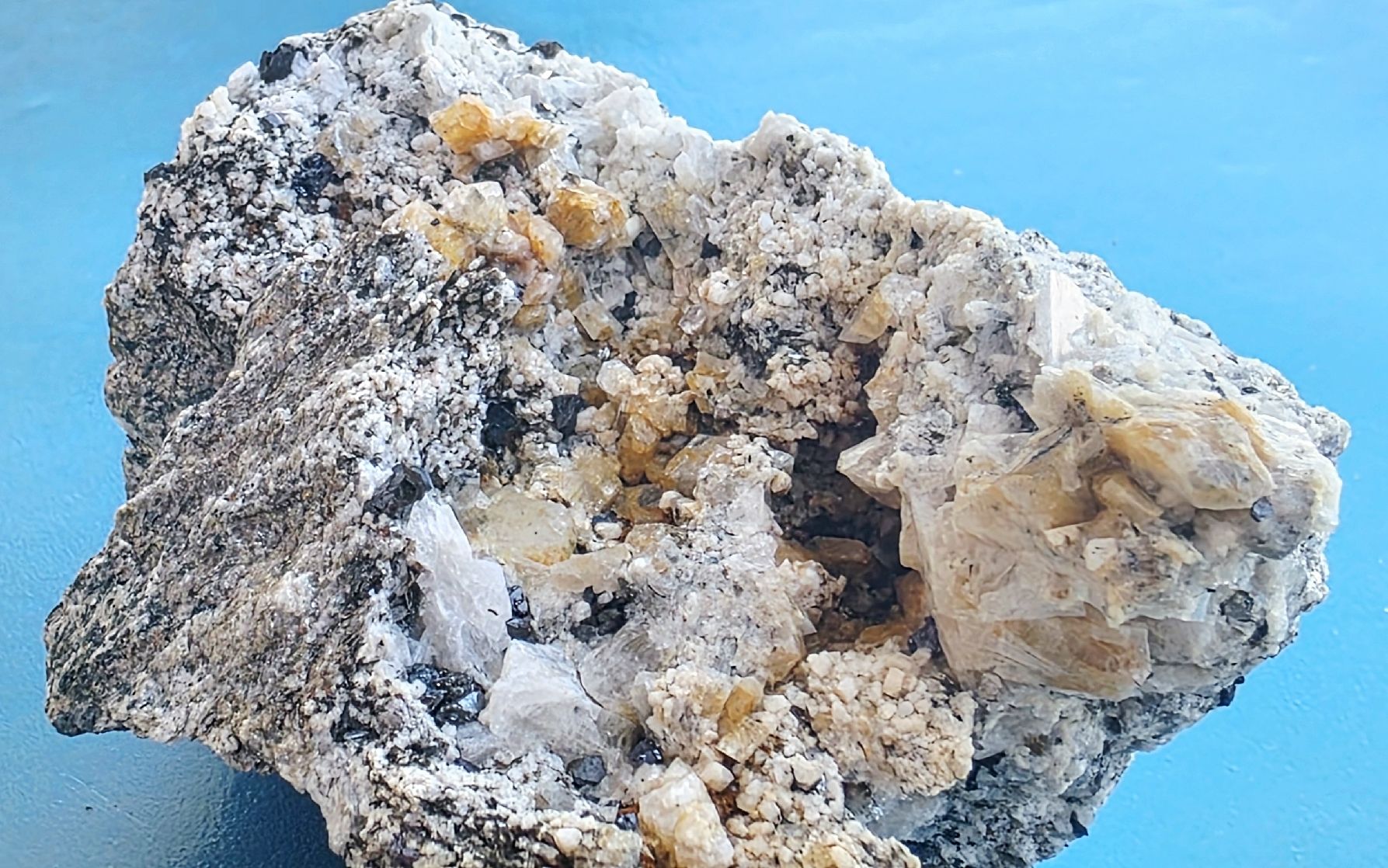 Minerali & Pietre curative: Mineralien in der Zerrkluft. Magnetit, Periklin, Albit – Usato da Glis venduto da nbu_65ys 5