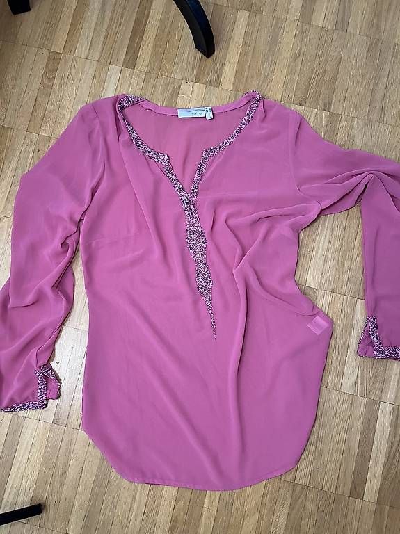 Camicette: Rosa Damenbluse mit hochwertigen Perlen  – Usato da Urdorf venduto da Marybyii 2
