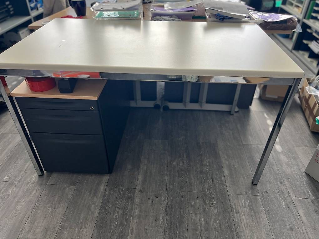 Tische: Tisch stabil – Gebraucht aus Zürich von Est-hi 2