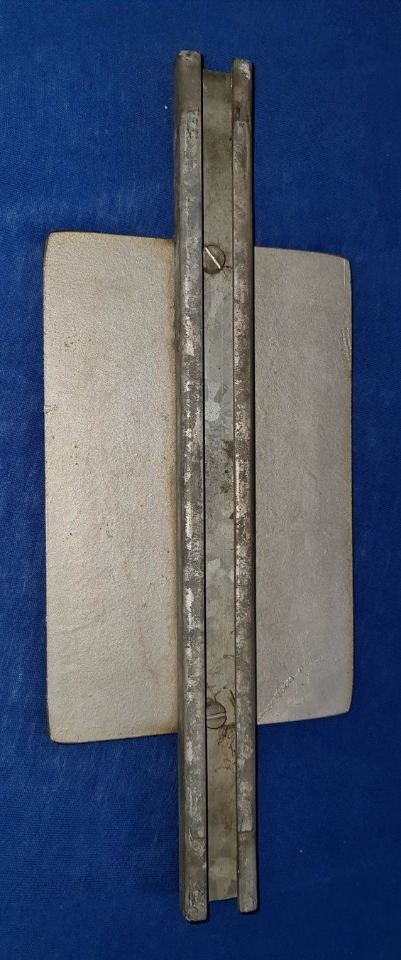 Ecriteaux: Plaque avec numéro pour pylône – D'occasion à Cortaillod par signep 1