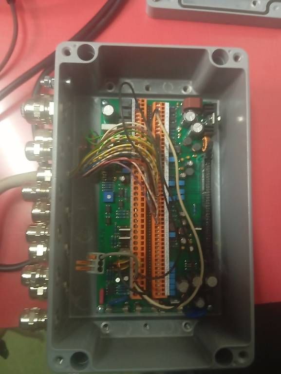 Stromzufuhr: Steuergerät IP65 mit Anschlusstechnik gebraucht – Gebraucht aus Basel von Petergunn 2