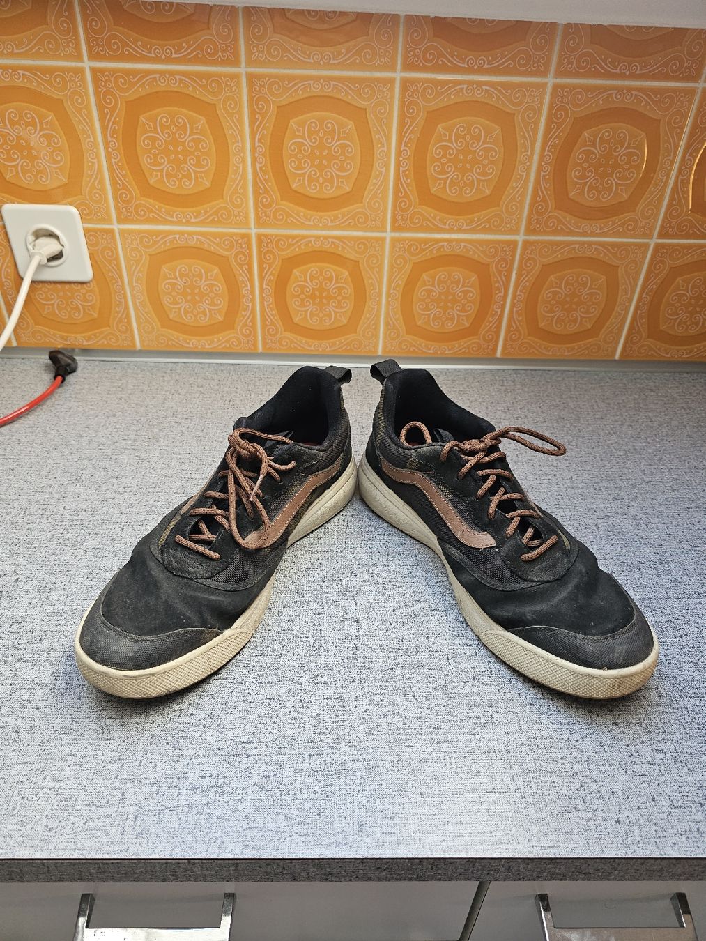 Vans Scarpe da uomo: Vans in schwarz mit Camomuster – Usato da Siselen BE venduto da Janik_98 2