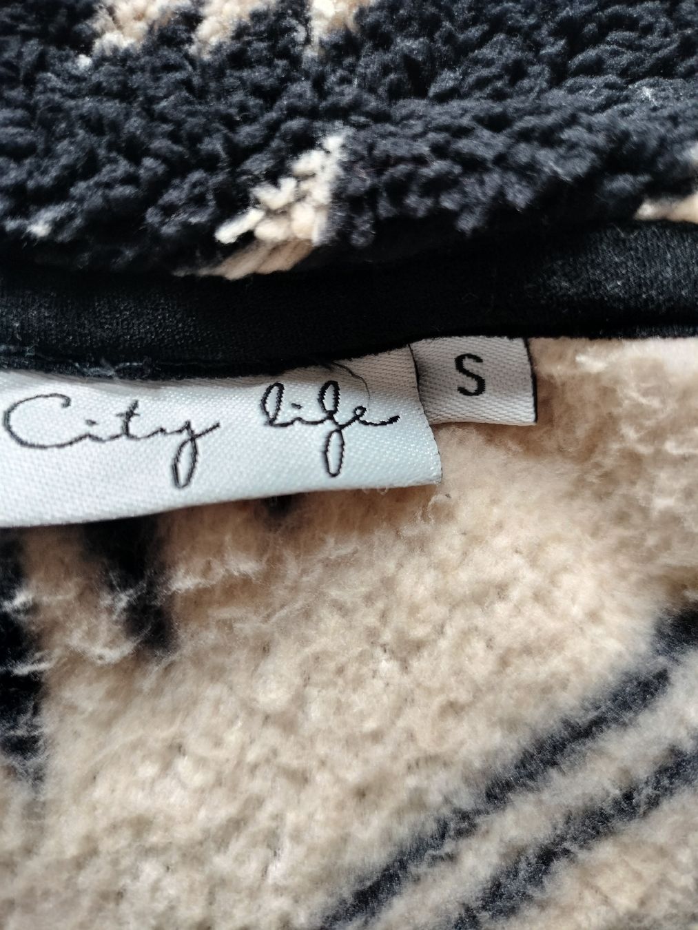 Maglioni & Felpe: Warme Winterfleece Jacke mit Muster, Grösse S – Nuovo (secondo la descrizione) da Dulliken venduto da Wildolivetree 1