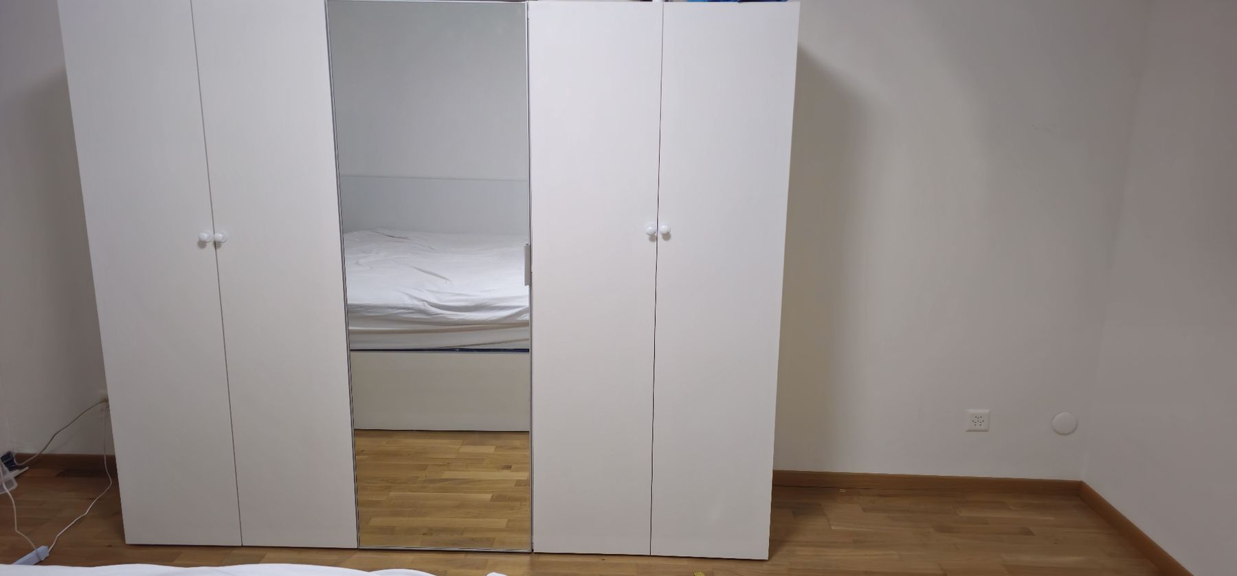 Schränke: Wardrobe with mirror doors white 4 doors 140cm width – Neu (gemäss Beschreibung) aus Greifensee von gow_8gvy