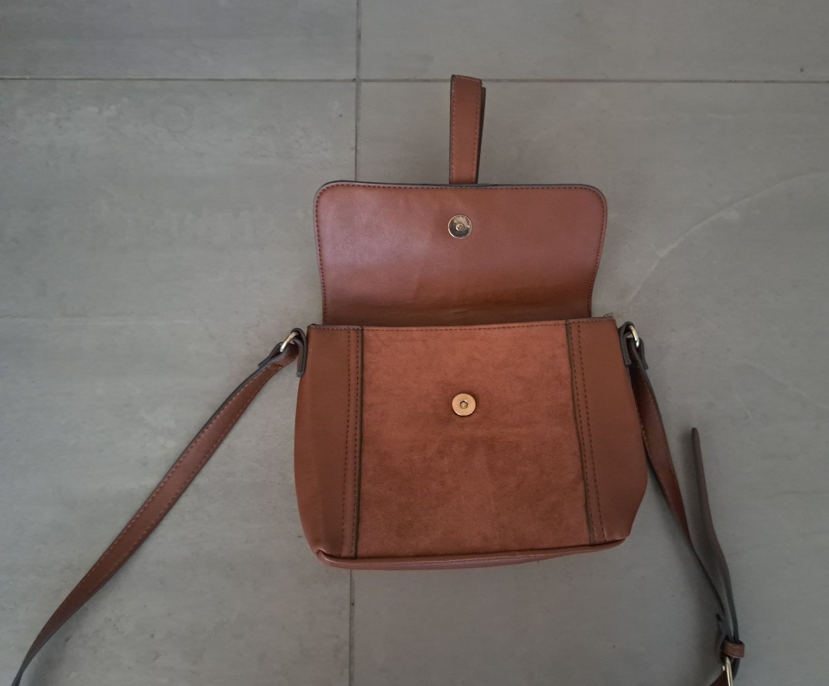 Taschen für Damen: Handtasche – Gebraucht aus Remigen von deb_p6dv 2