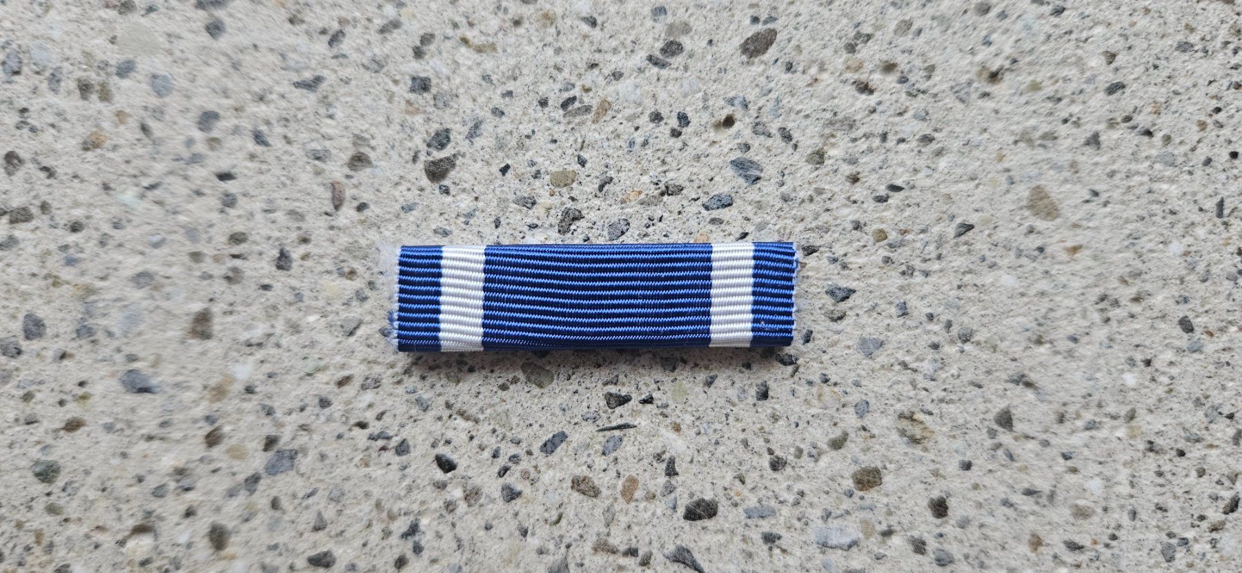Schweizer Armee Uniformi: *** Nato Ribbon Swisscoy Einsatz *** – Nuovo e nell'imballaggio originale da Riedholz venduto da fr_sIruP