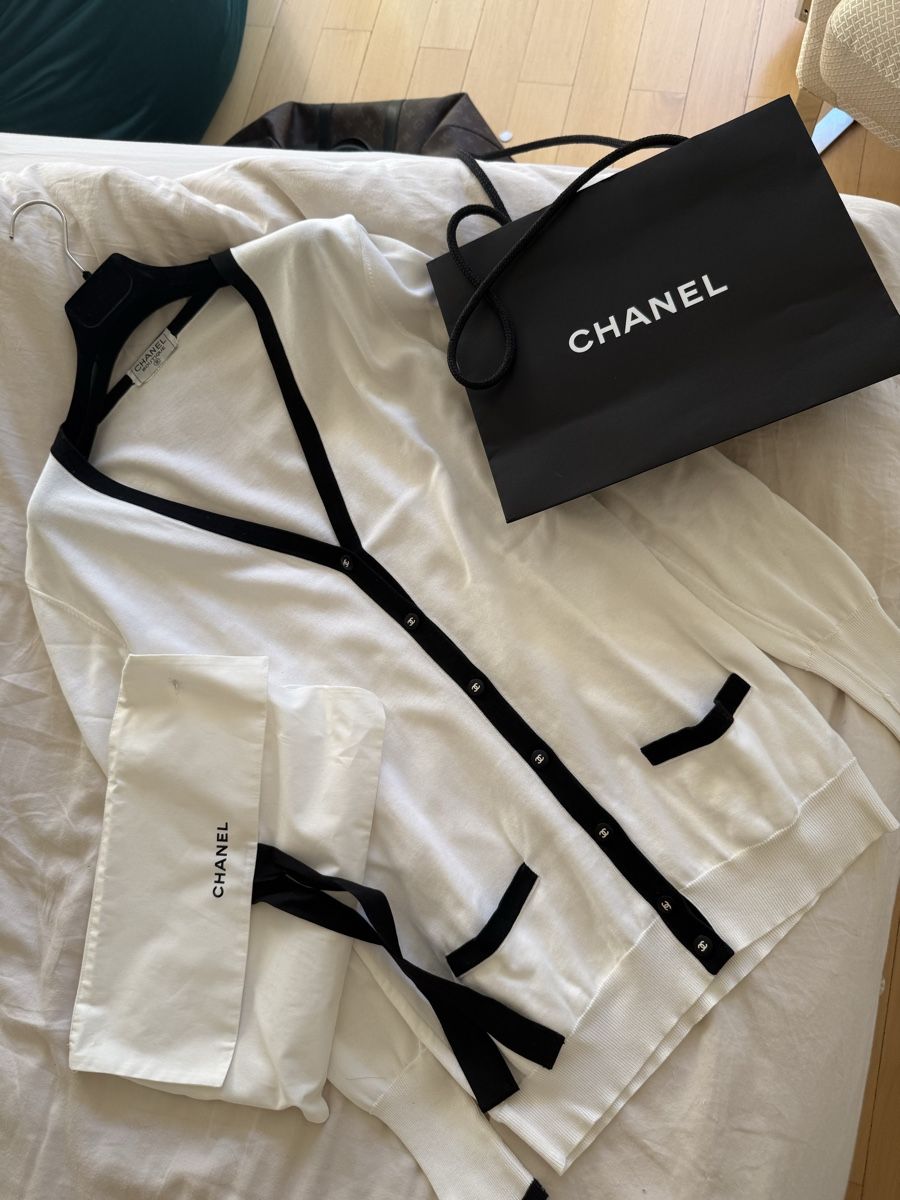 Gilets & Westen: Cardigan Chanel  – Neu (gemäss Beschreibung) aus Genève von gir_5vbp 4