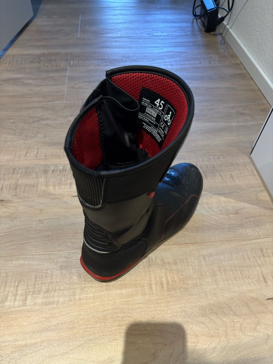 Scarpe da uomo: Motorradstiefel Rekurv Grösse 45 – Usato da Wetzikon ZH venduto da IronMaiden 4