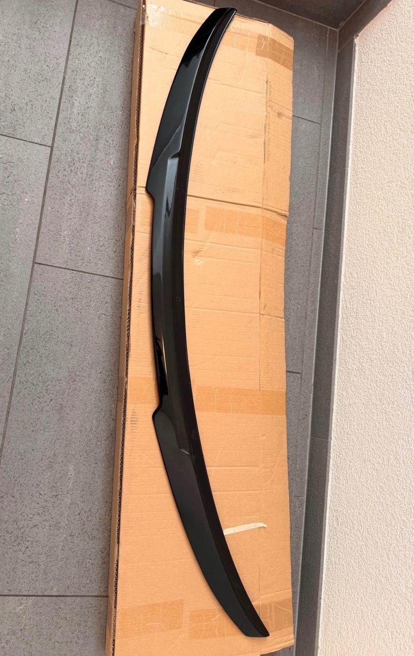 BMW Toutes les pièces auto: BMW M2 HECKLIPPE SPOILER M4 OPTIK SCHWARZ GLANZ – D'occasion à Gossau SG par cloud9 1