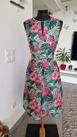 Florales Kleid von HALLHUBER