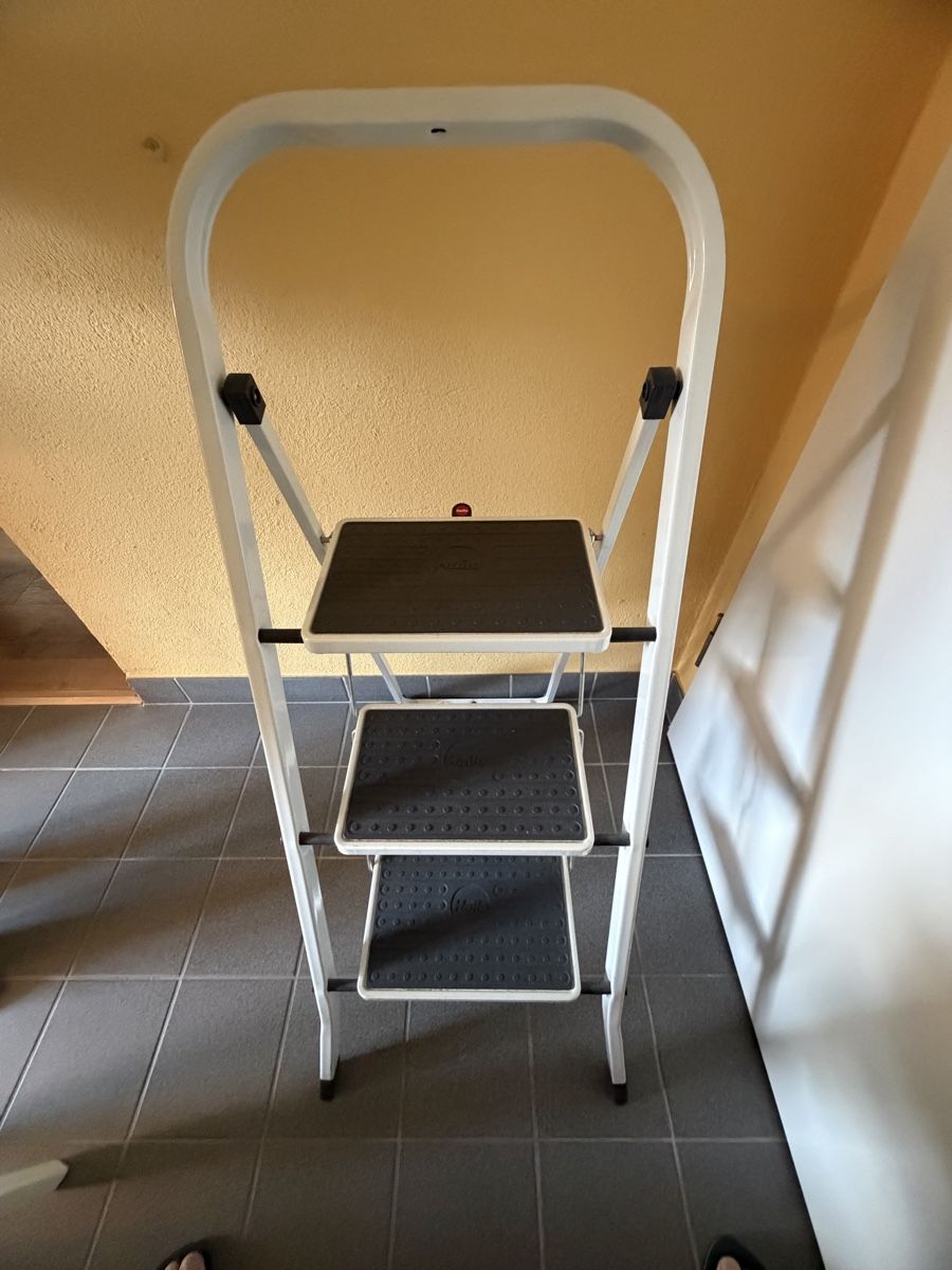 Hailo Scale: Klappleiter Hailo 3 Stufen – Usato da Erlenbach ZH venduto da pibooks