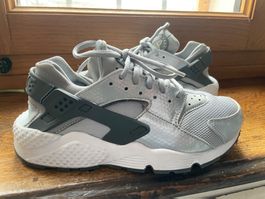 Nike AIR Huarache grises (37 or 38)