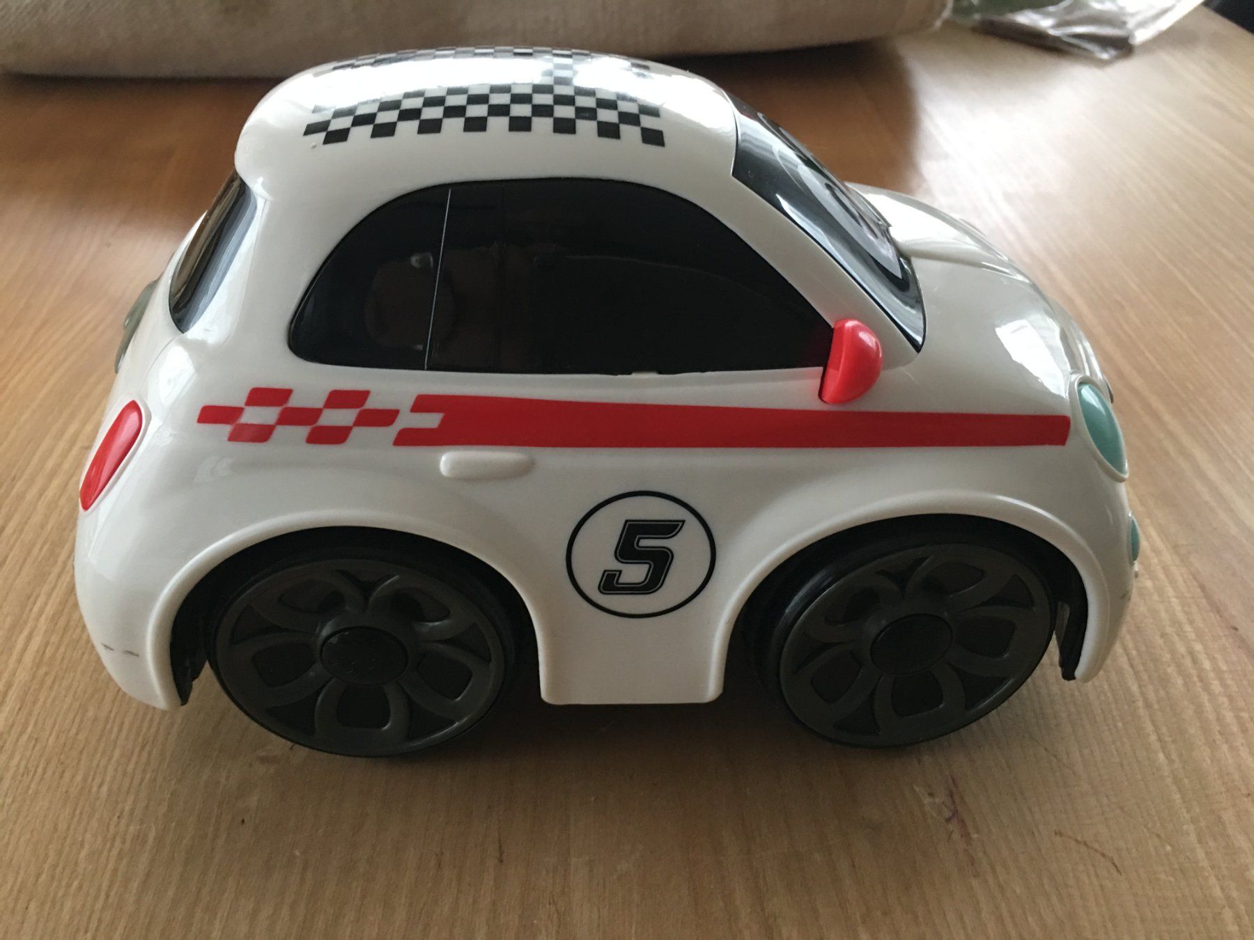 Chicco Giocattoli: RC Auto Fiat 500 – Usato da Melchnau venduto da han_k5xl 2