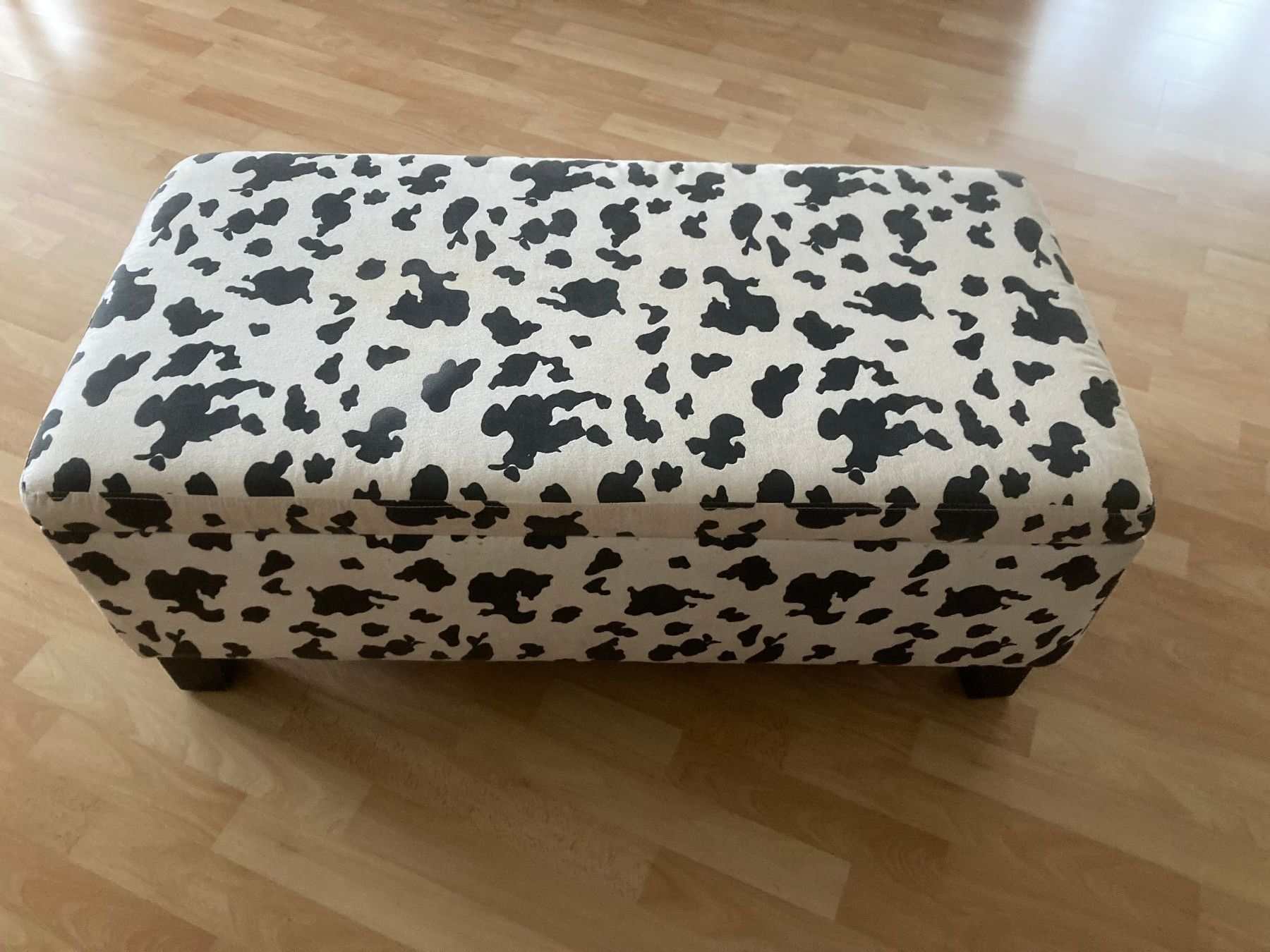 Sgabelli: Hocker mit Kuhfellmuster – Usato da HORGEN venduto da SPRUNGTUCH 1