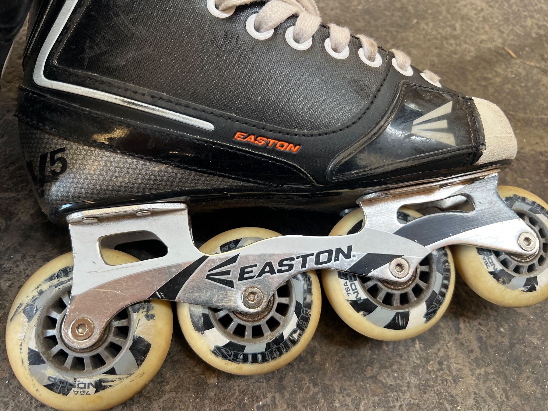 Easton Pattini in linea & Pattini a rotelle: Easton V5 inline Hockey Skates gr40 – Usato da Egg b. Zürich venduto da SwissTradingAgency 3
