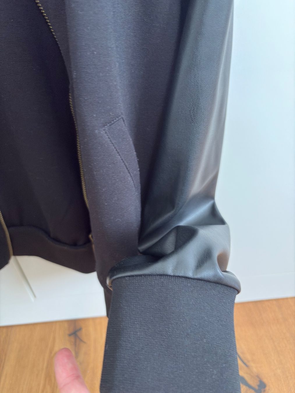 Michael Kors Jacken: Bomberjacke schwarz Gr. M von Michael Kors – Gebraucht aus Egg b. Zürich von adimoxon 2