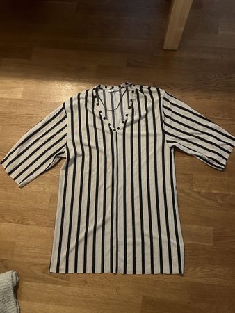 Elegantes gestreiftes Shirt/ Kleid, G. S