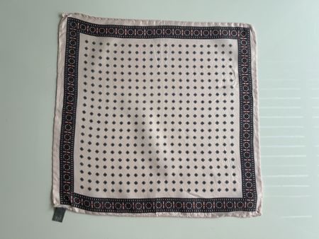 Foulard 100% Silk Made in Italy Design Géométrique Neuf