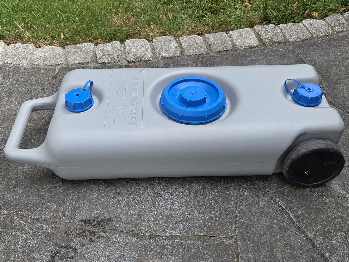 Abbeveratoi e trogoli: Carysan Aquamobil Wassertaxi Rolltank Abwassertank 35 l – Usato da wallbach venduto da 88-Melanie