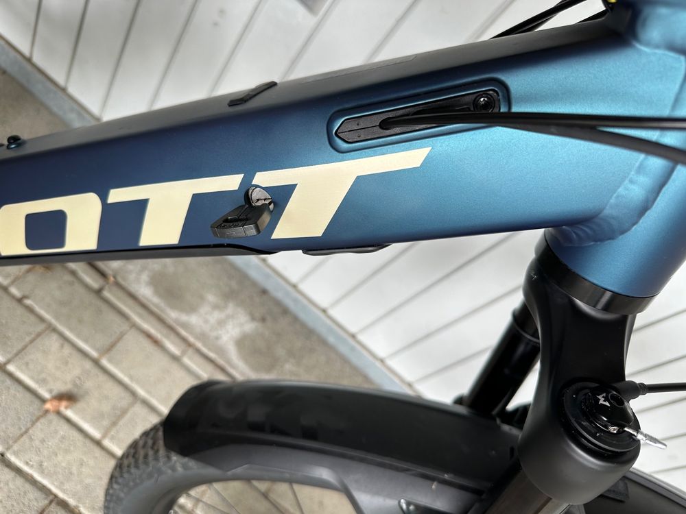 Scott strike best sale eride 930 blue