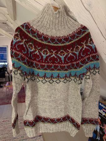 Warmer Wollpullover mit Muster, isländische Wolle