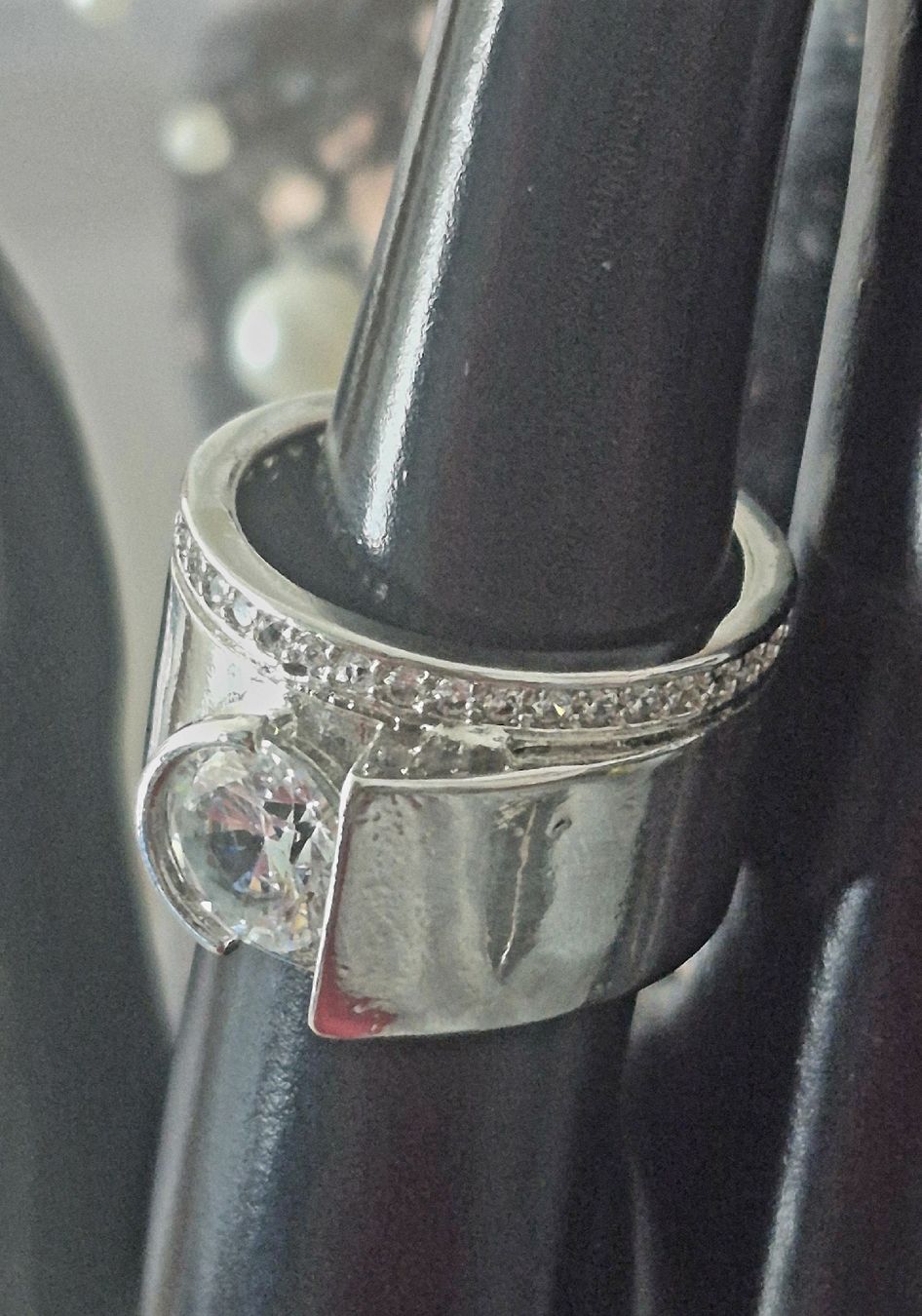 Ringe: Anello con pietre bianche, argento – Neu (gemäss Beschreibung) aus Giubiasco von Stefaniav 1