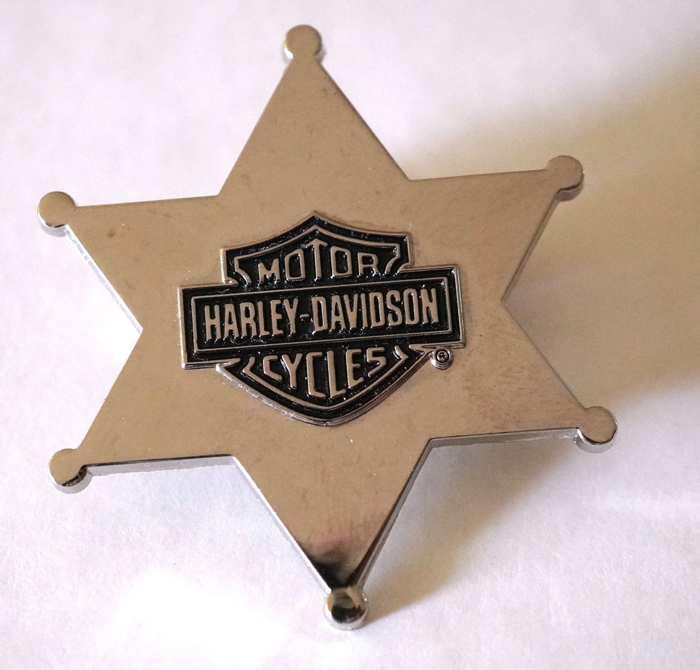 Harley-Davidson Placchette & Badge: Pin Harley Davidson 5 cm – Usato da Worb venduto da worb01