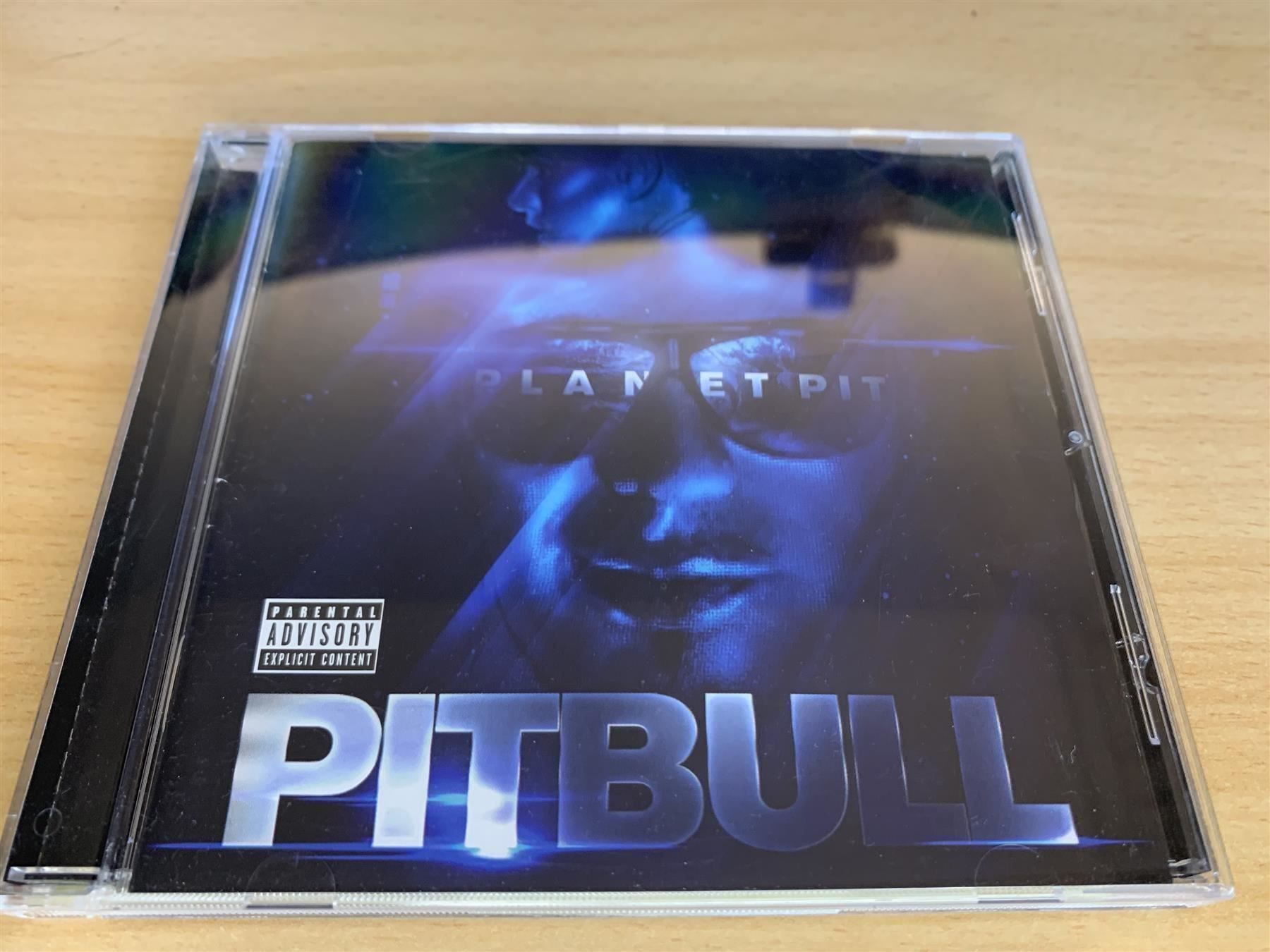 CD: Pitbull – Planet Pit – Usato da Rikon im Tösstal venduto da Alpenmutz